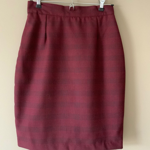 Jacket/skirt set with matching earrings - Picture 3 of 10